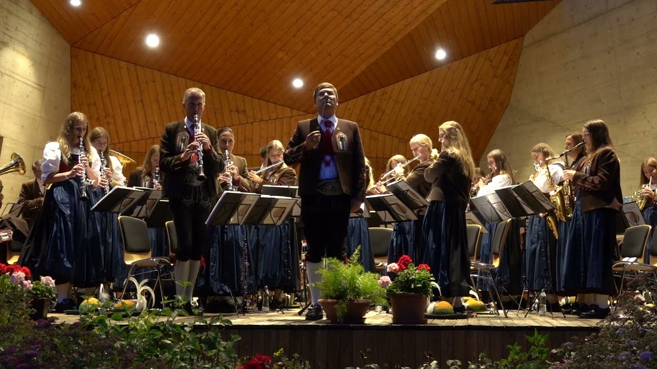 The brass band Längenfeld plays "Wir Musikanten"