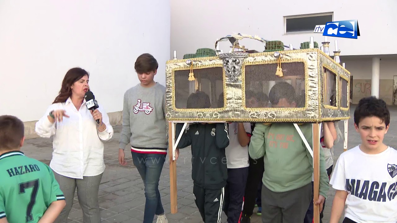 Ensayo del paso de los niños. Costaleros Virgen de la Inocencia