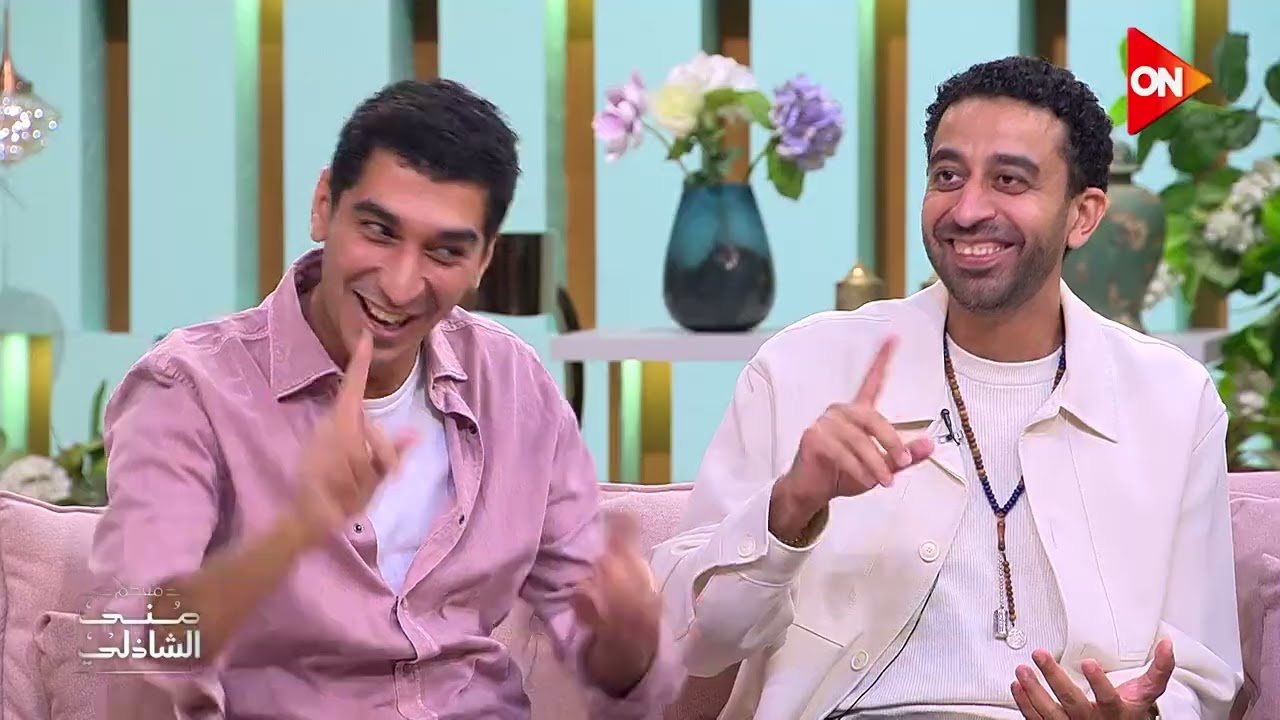 محمد منير وهو بيتفرج على فيلم ضي في السينما