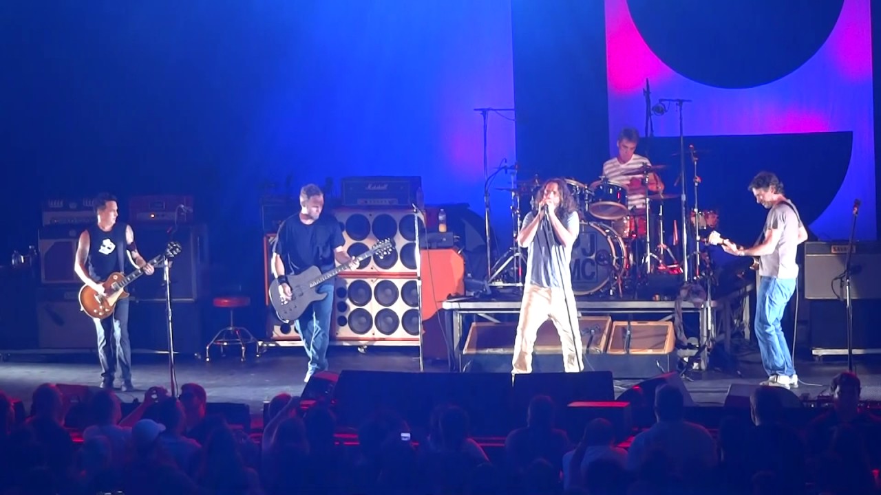 Temple of the Dog - Stardog Champion - Alpine Valley (September 3, 2011)