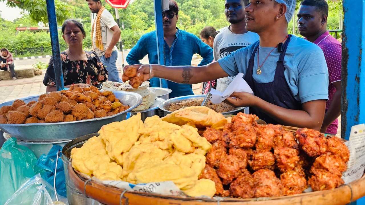 Famous Tiffin Stall In Bhubaneswar | Crispy Bara, Idli, Upma, Ghugni Rs. 30/- | Indian Street Food