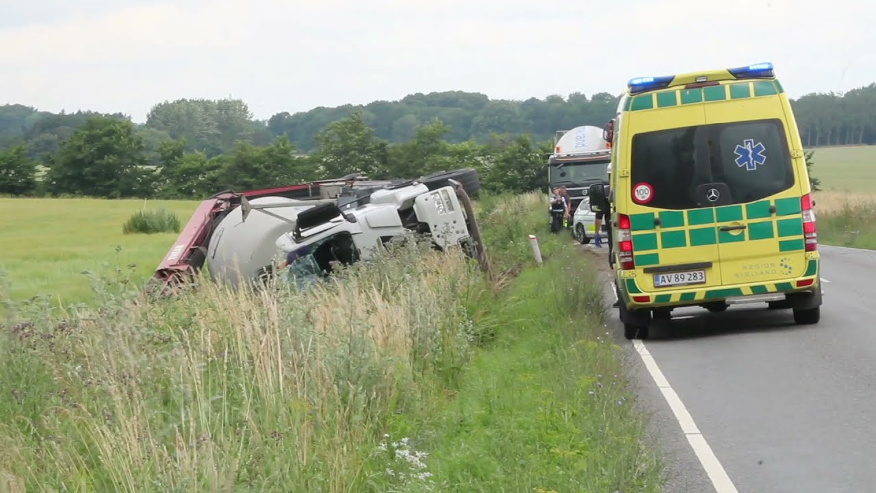 05.07.21 Betonblander væltet på Nykøbingvej i Slagelse - Chauffør i kritisk tilstand