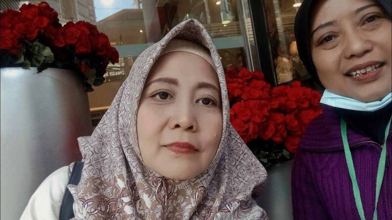 Enah Nah channel  sedang live sekarang! masih suasana liburan Imlek 