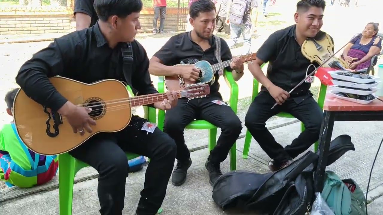 Trio improvisados, participación en el día internacional de la lengua materna 2026 la Esmeralda 