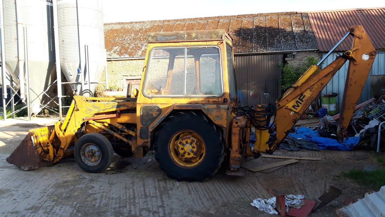 Винтажный четверг. В коллекцию поступает экскаватор Massey Ferguson 40.