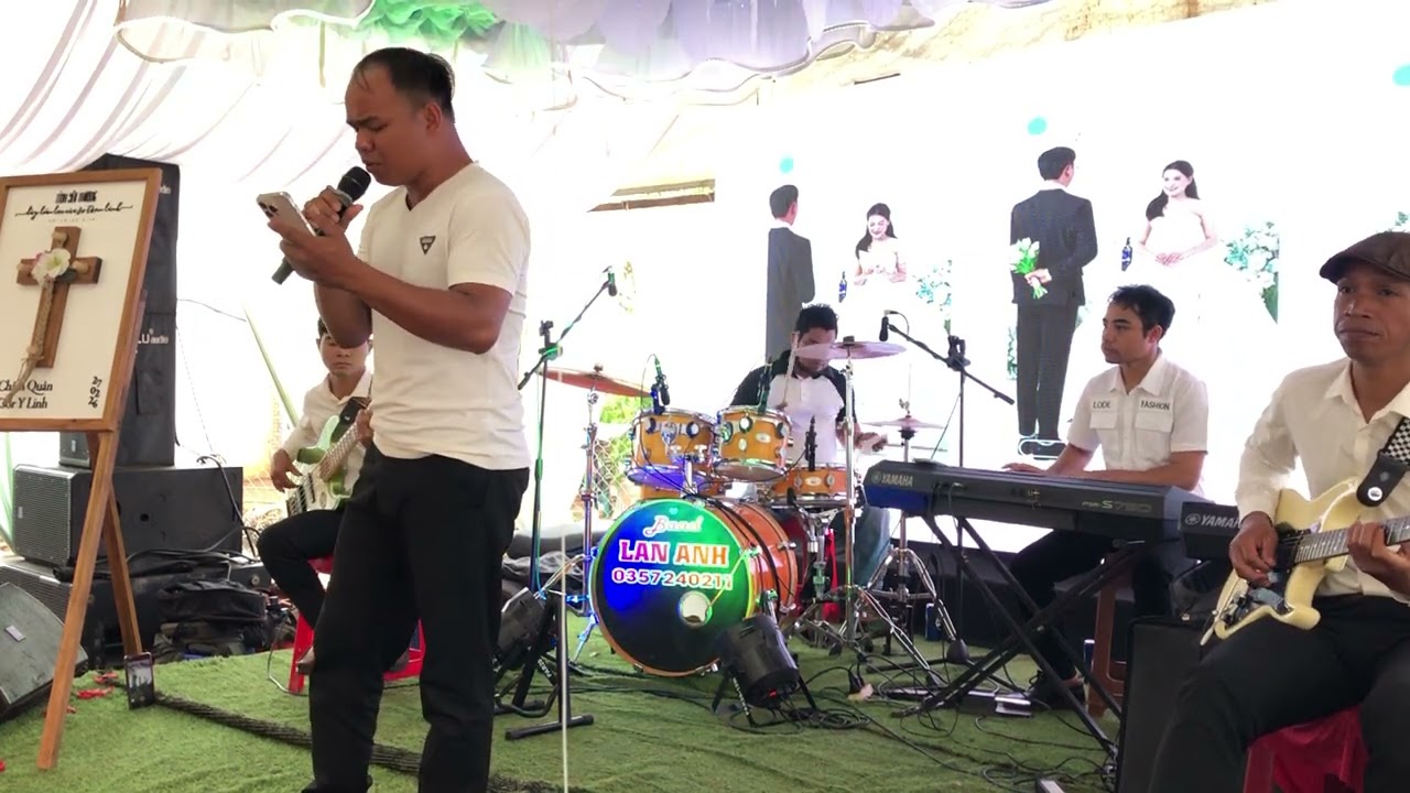 Chàng trai Jrai hát nhạc thánh tin lành quá tuyệt vời - Ban Nhạc Lan Anh