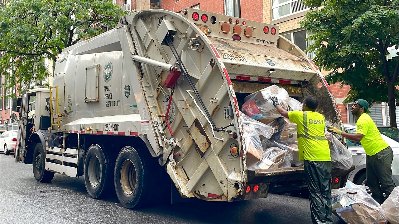 DSNY McNeilus Rear Loader Garbage Truck Packing Cardboard