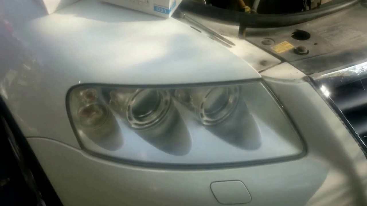 Volkswagen Touareg, xenon lamba değişimi - замена ксеноновой лампы
