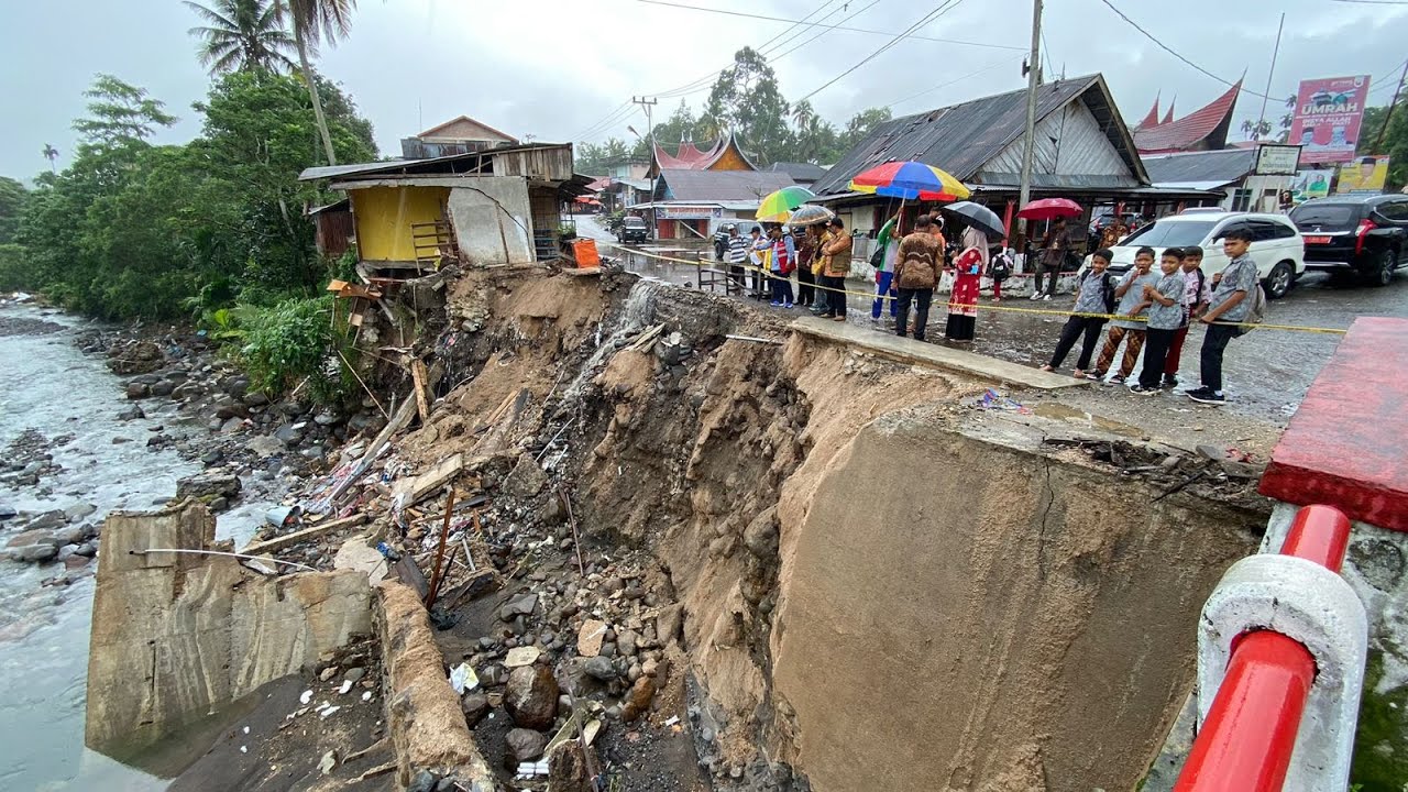 KABA PADANG PARIAMAN|Bupati Suhatri Bur Lakukan Peninjauan Ke Lokasi Bencana Banjir
