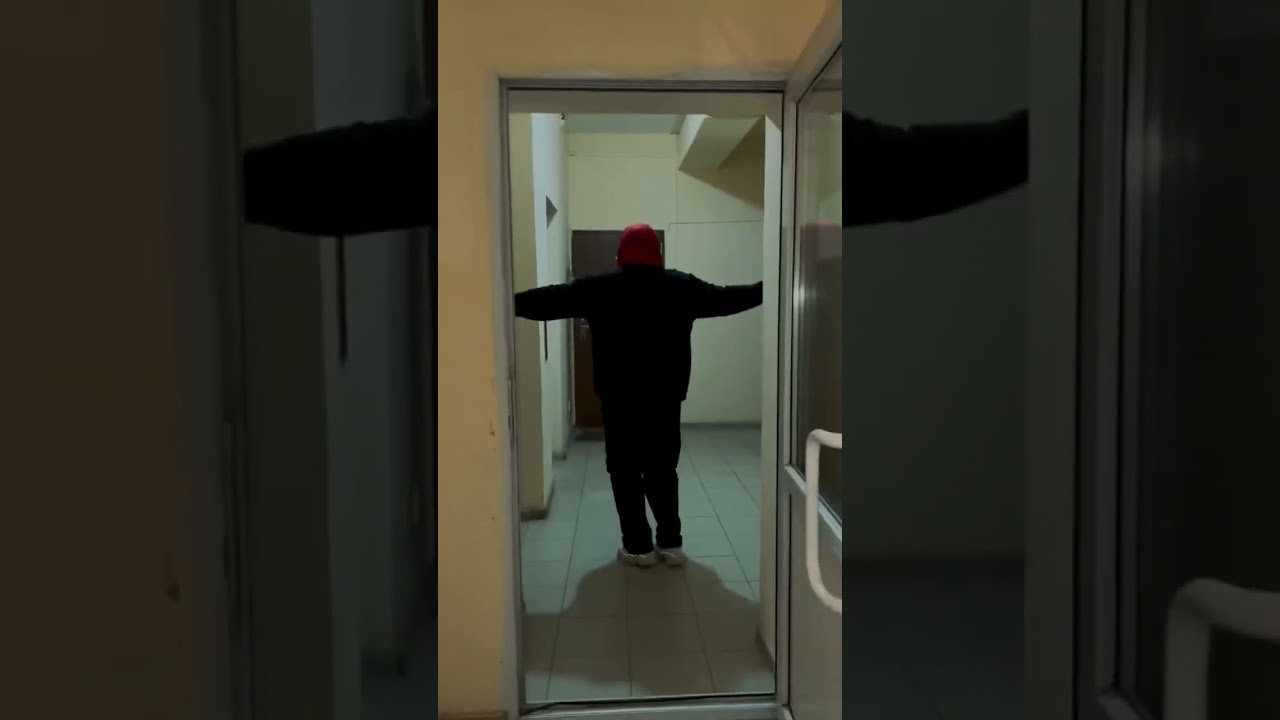чемний пупс і ледь