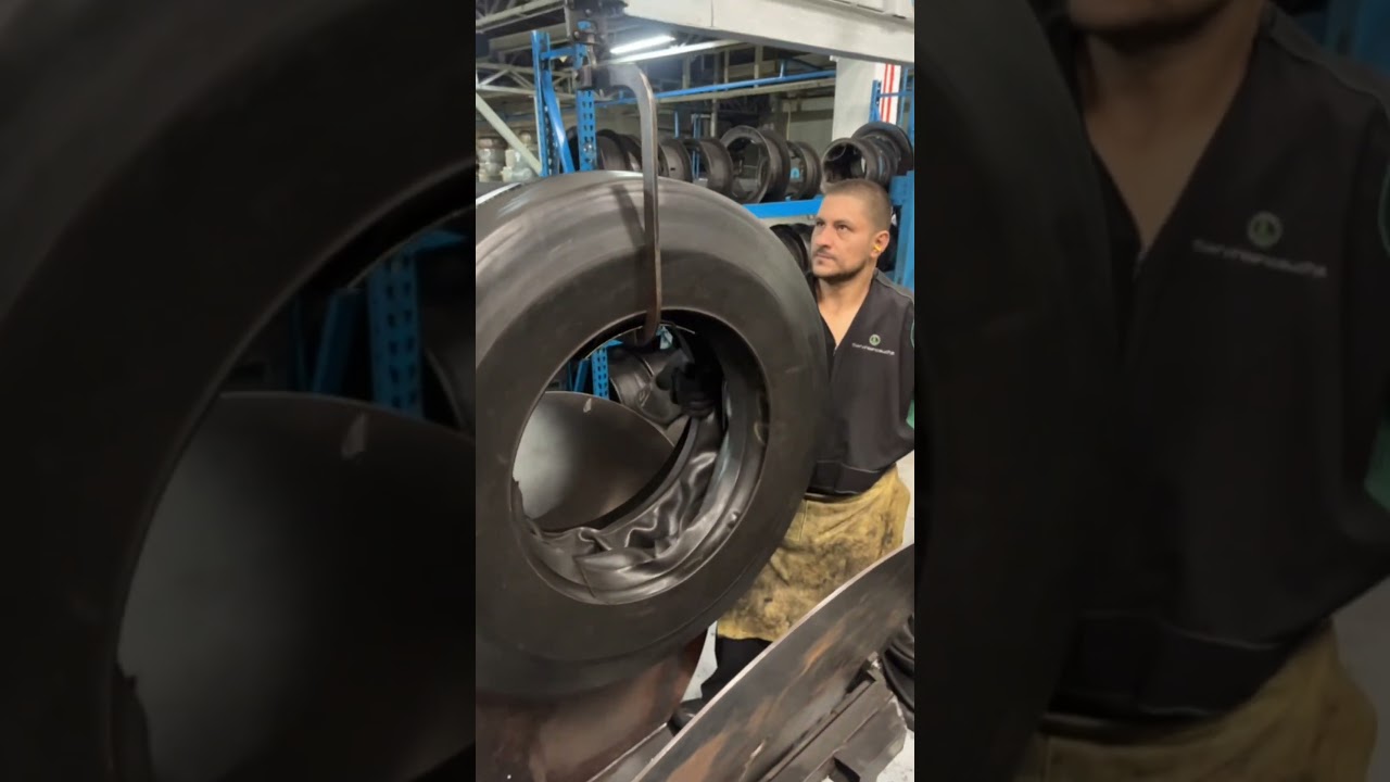 Reencauche-Proceso de envelopado o encamisado. # #process #truck #reencauche #retreading