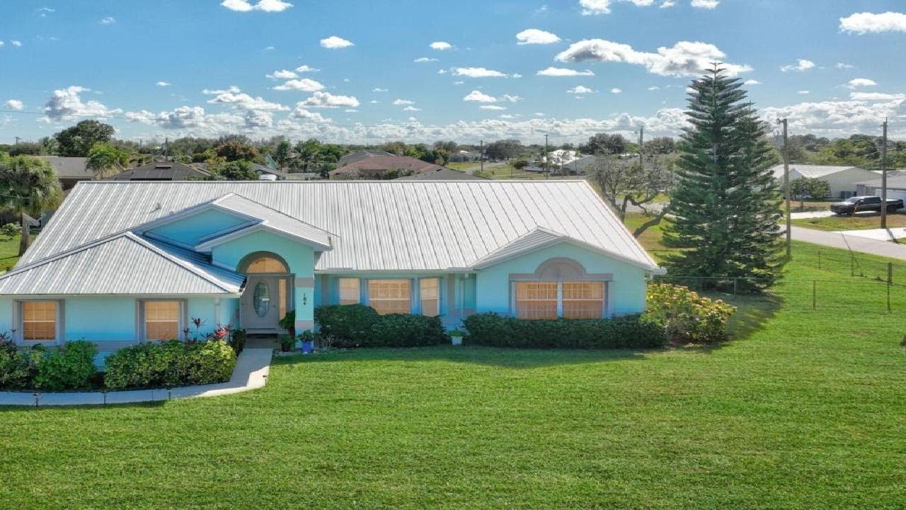 184 SW Uneeda Place, Port Saint Lucie, FL Presented by Adena Williams.