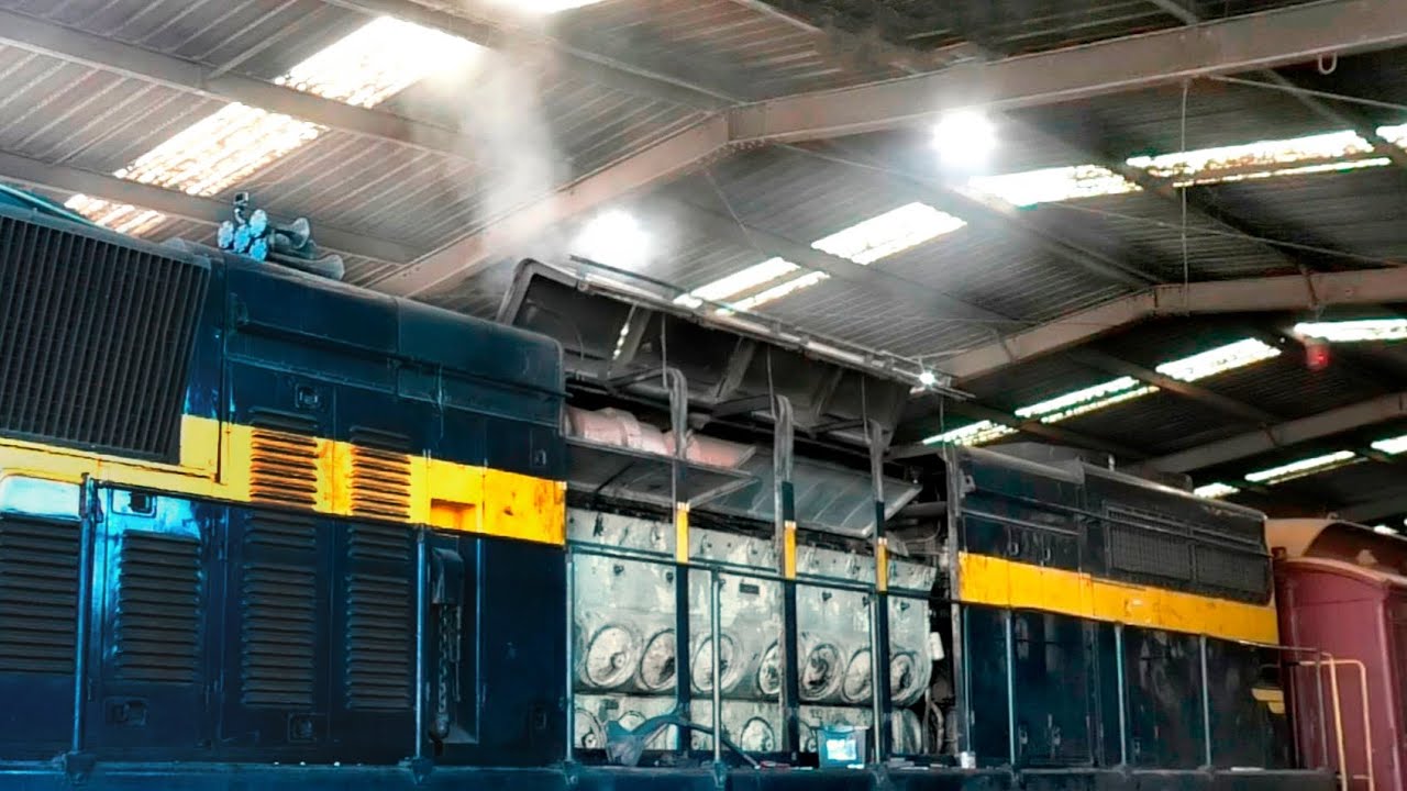 Starting an EMD 567E Diesel Engine | ex-VR G16C Locomotive X31 Startup & Load Test
