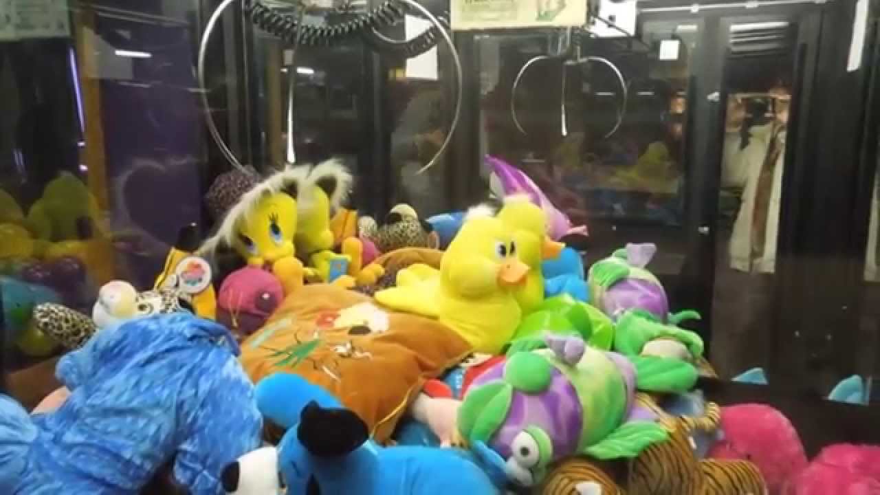 Winning Christmas Stuff from a Claw Machine!