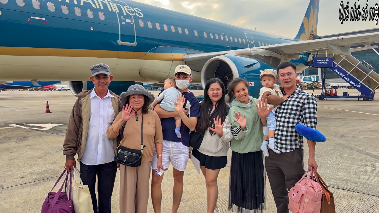 Đi Du Lịch Xa Nhà Đầu Năm Mới Cùng Con Cháu Cha Mẹ Lần Đầu Đi Máy Bay || Traveling far from home
