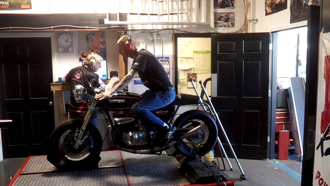 Suzuki GT550 2-stroke cafe racer dyno pull