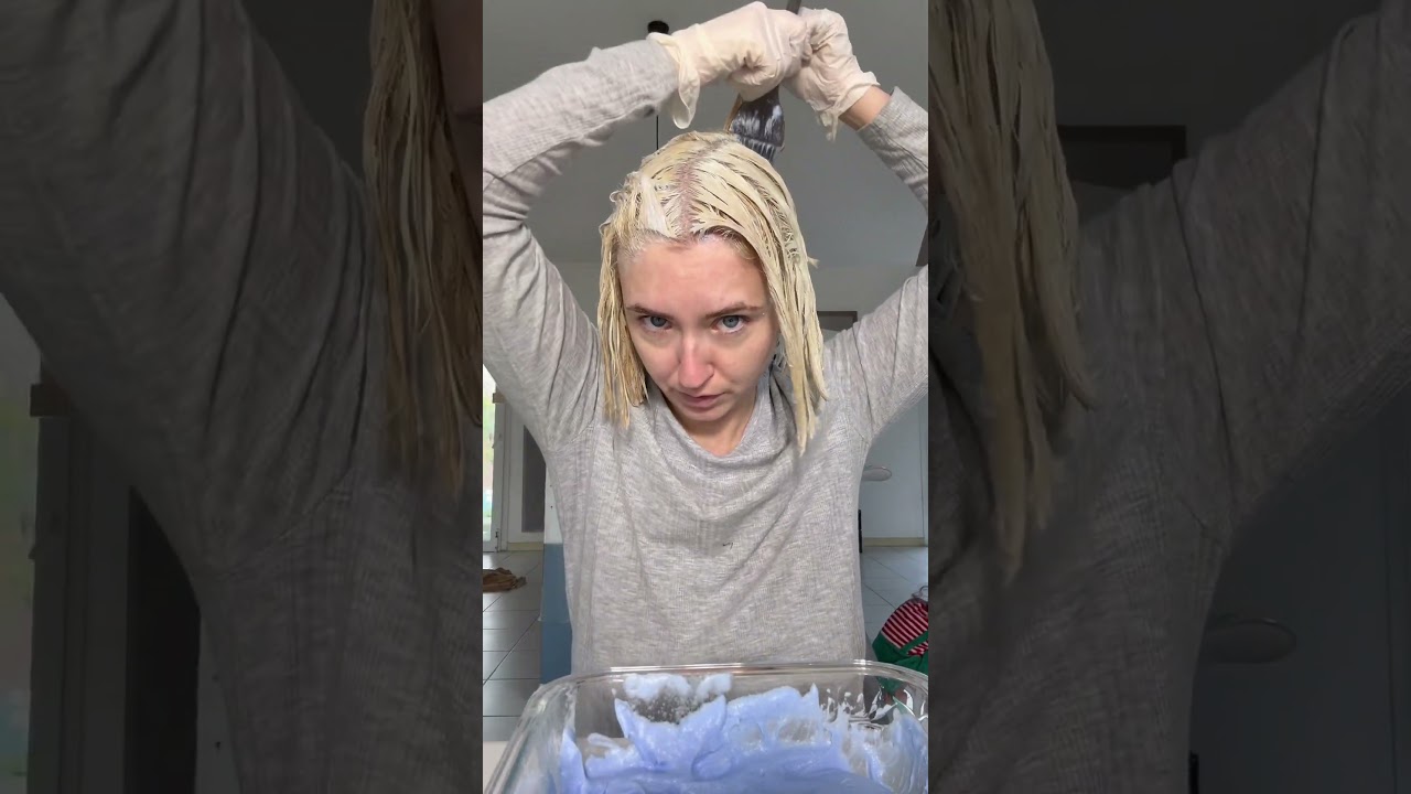 Cheveux noir &agrave; blonde platine seule