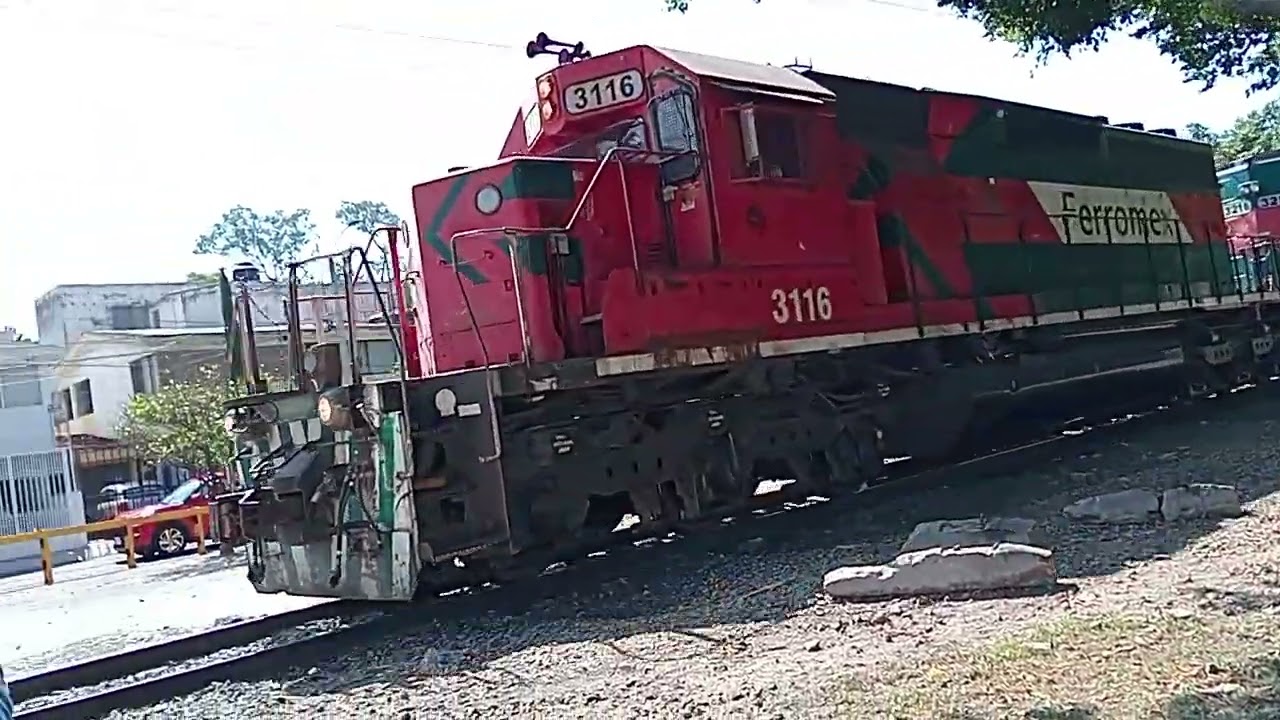 FXE 3216 cambia a locomotora 3116, Guadalajara, México.