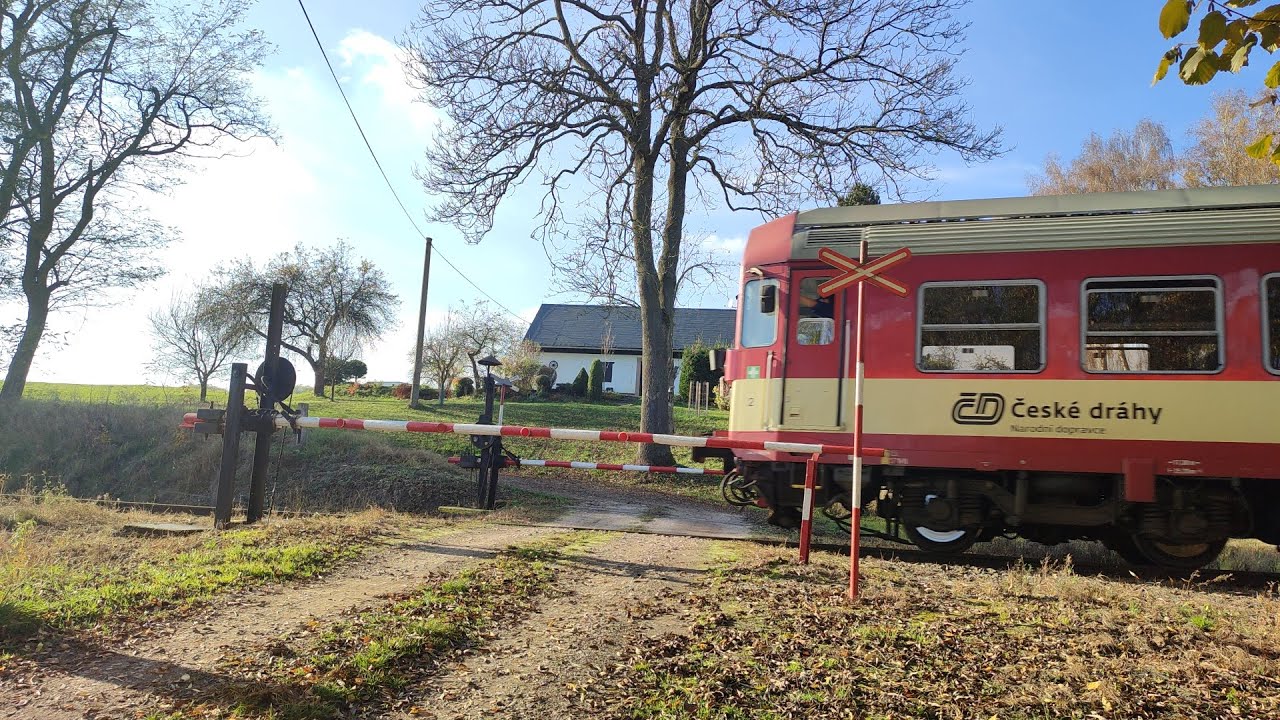 Železniční přejezd Mechanické závory (PZM 1) P 4499 Roztoky u Jilemnice 27.10.2022