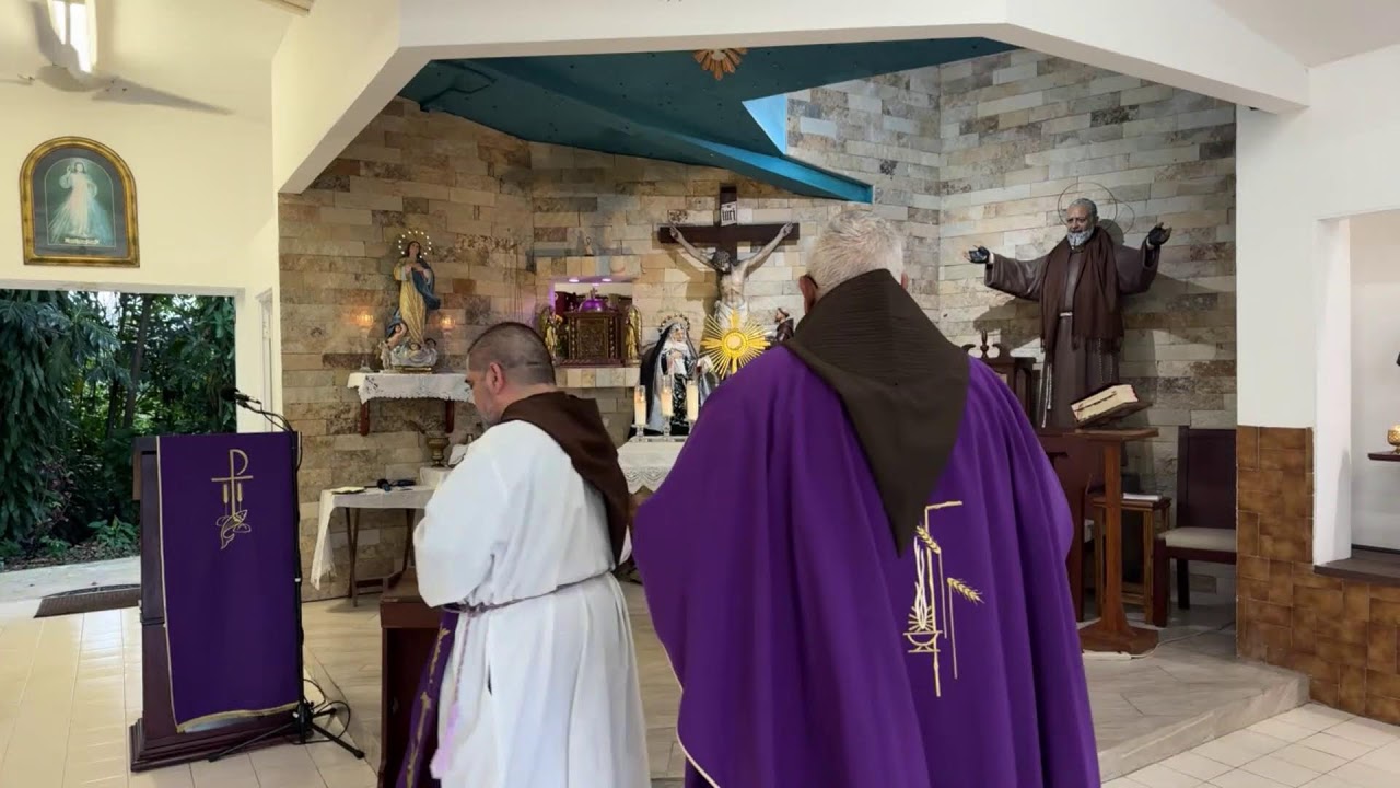 Adoracion Eucarística y Laudes