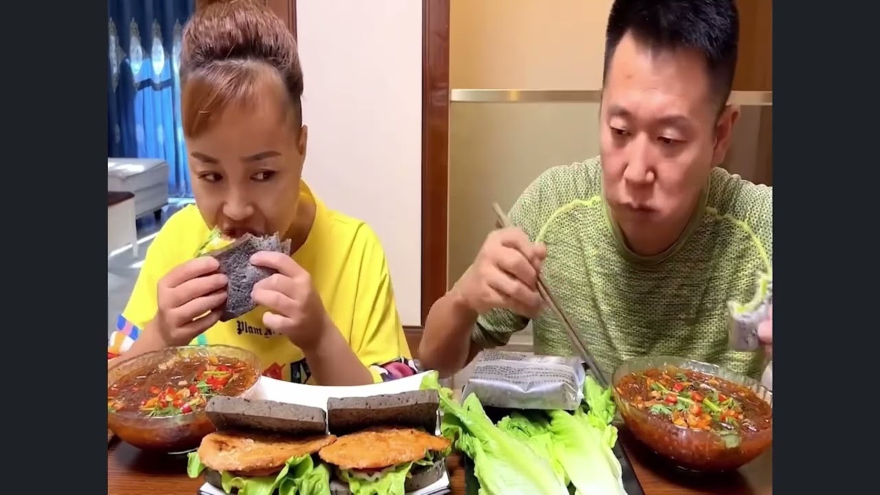 Top Trending millions views couple eating food #funny🍟 #views #share🍛 #food #subscribe #like 🥓🍜🍳