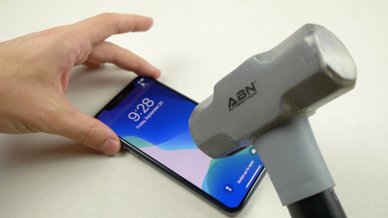 Тест iPhone 11 Pro на царапины молотком и ножом!