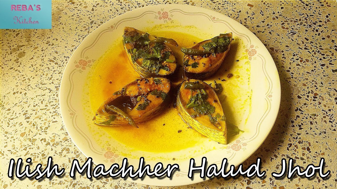 'ILISH MACHHER HALUD JHOL&rsquo; | Hilsa fish in a healthy and tasty light turmeric gravy! Must watch!