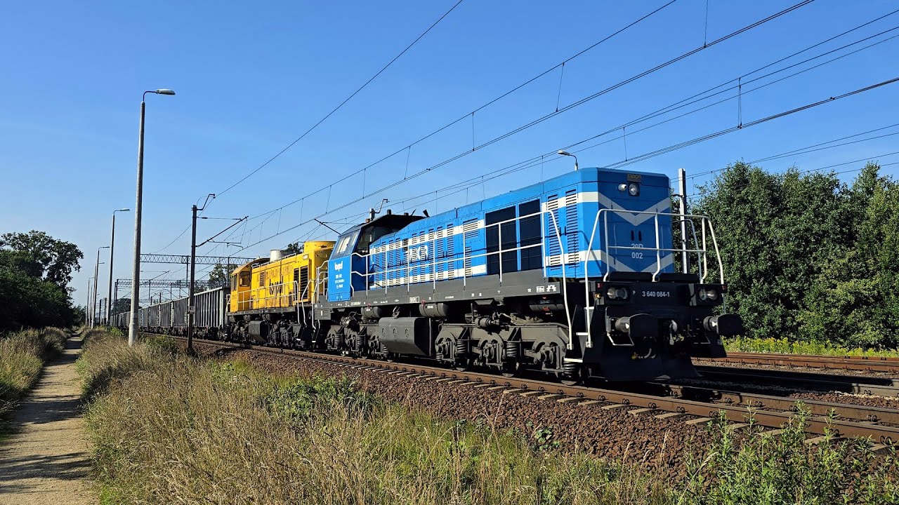 EU07-424,  20D-002 + TEM2-102 i ET22-1125 z pociągami towarowymi w Żmigrodzie.
