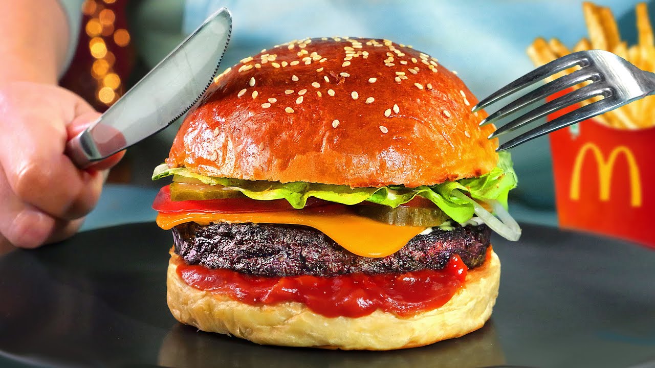 ЭТО ПЕРВЫЙ В МИРЕ БУРГЕР ИЗ ЧЕЛОВЕКА