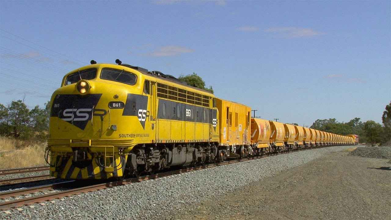 Livin' in the 50's : Vintage EMD and Alco Power on the Nth East,  Sat 29/12/12