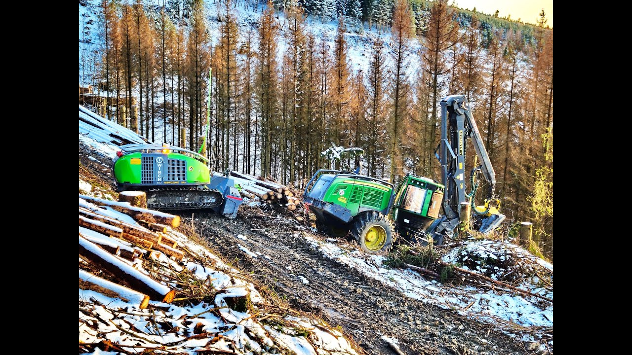 🌲4K| 1470G & T-Winch 10.2 • Harvester goes steep • John Deere & Ecoforst • HarvesterAction • PCM🌲