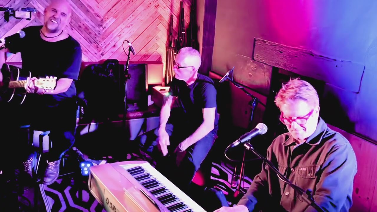 John Ellis and James Stewart Live @ Cafe Roux: Song 8 Police Medley