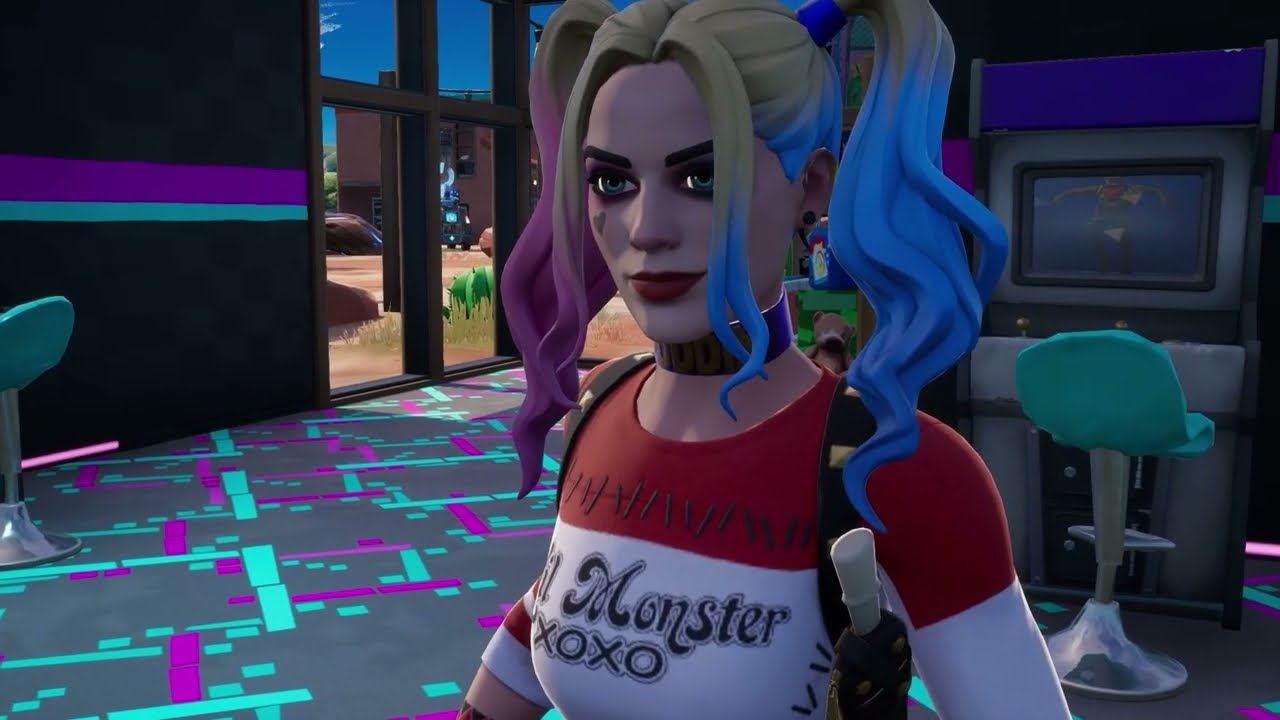 Spider-Gwen is KISSING Spider-Man.. Fortnite