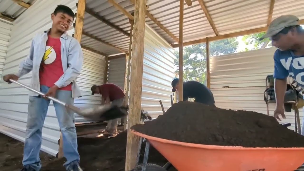Día 6 y 7 de la Construcción de la casa Así va quedando nuestra primer construcción como albañiles 🫣