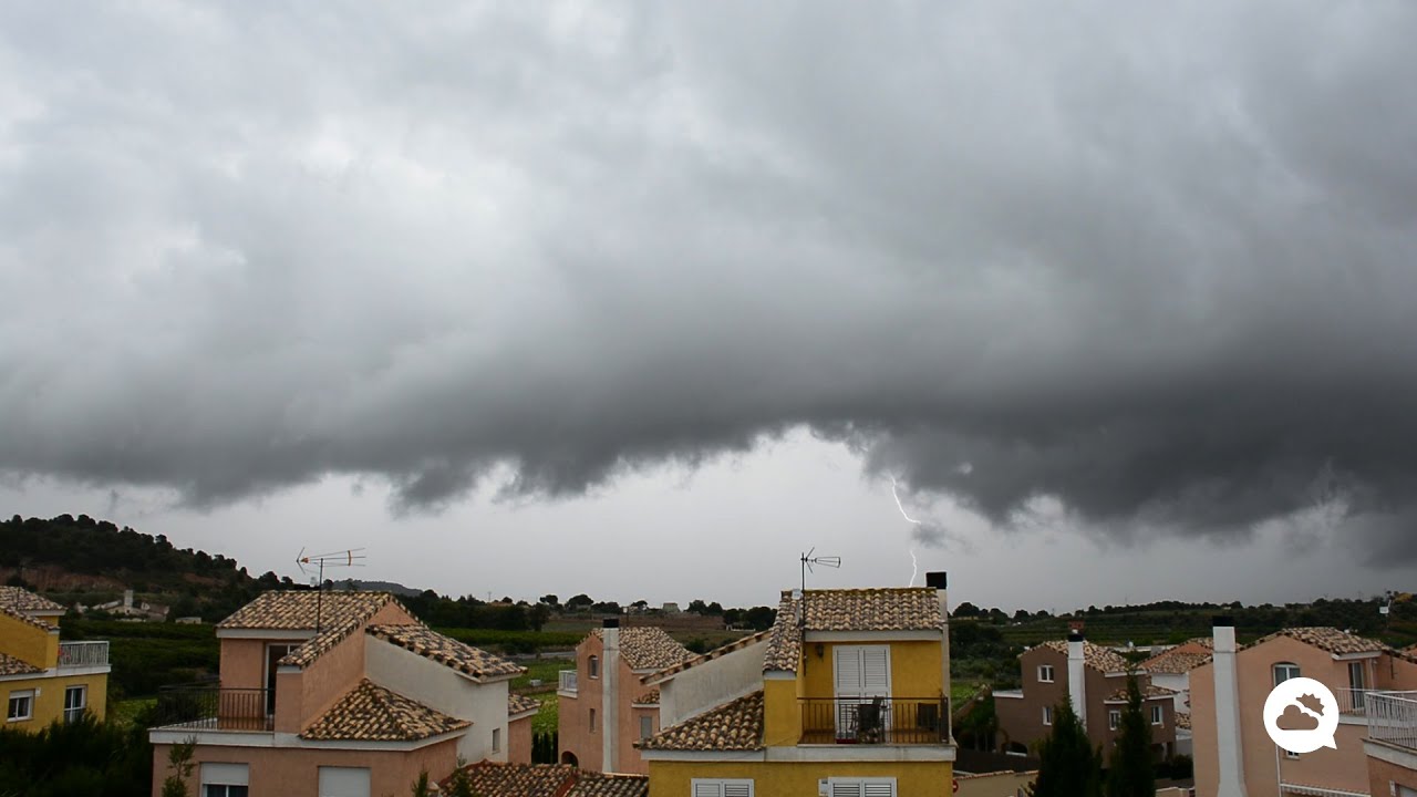 Espectacular cumulonimbus arcus en Valencia, testimonio y predicción