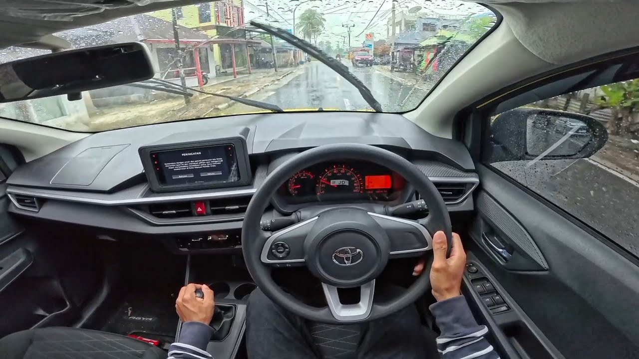 POV DRIVE: TOYOTA AGYA G 1.2 M/T DI GUYUR HUJAN DERAS SEPANJANG JALAN 
