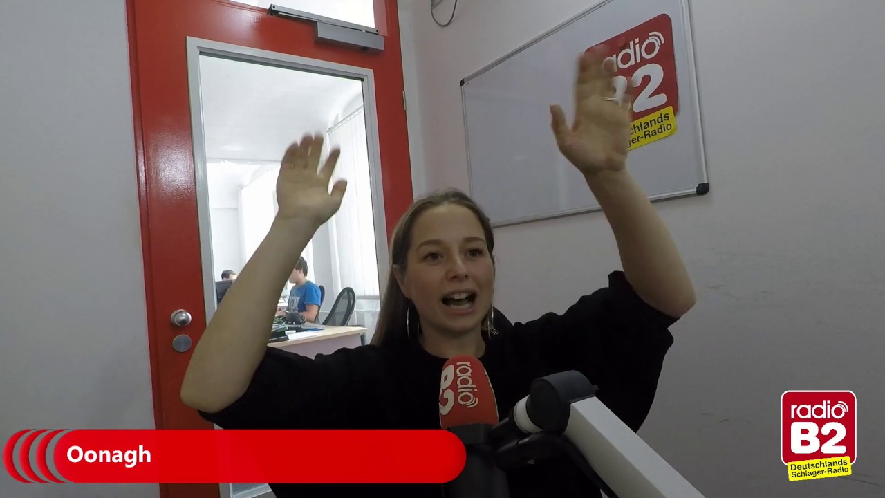 Senta-Sofia Delliponti alias Oonagh stellt bei radio B2 ihr neues Projekt vor, im Focus: Afrika