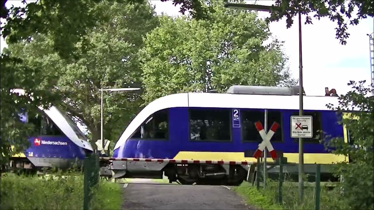 Bahnübergang Großenkneten (Huntlosen) // German Railroad crossing // Duitse Spoorwegovergang