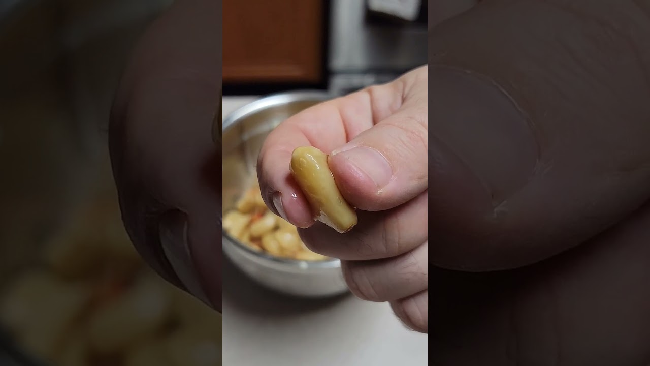 Garlic SMASH | Properly Seasoned #properlyseasoned #food #love #eat #garlic