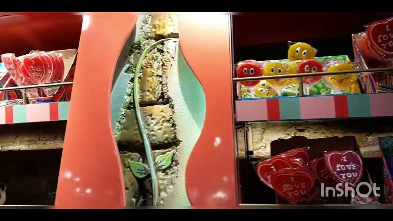 Hans & Gretel house candy shop London  maison Hansel et Gretel confiserie Londres chimney cake magic