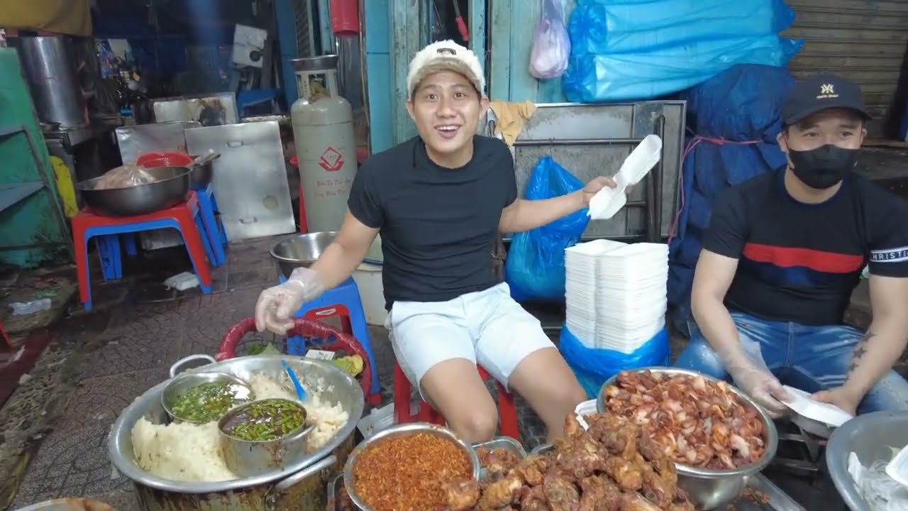 Ăn XÔI gà xá xíu, ngỡ ngàng khung cảnh Chợ Bà Chiểu đầu năm 2026