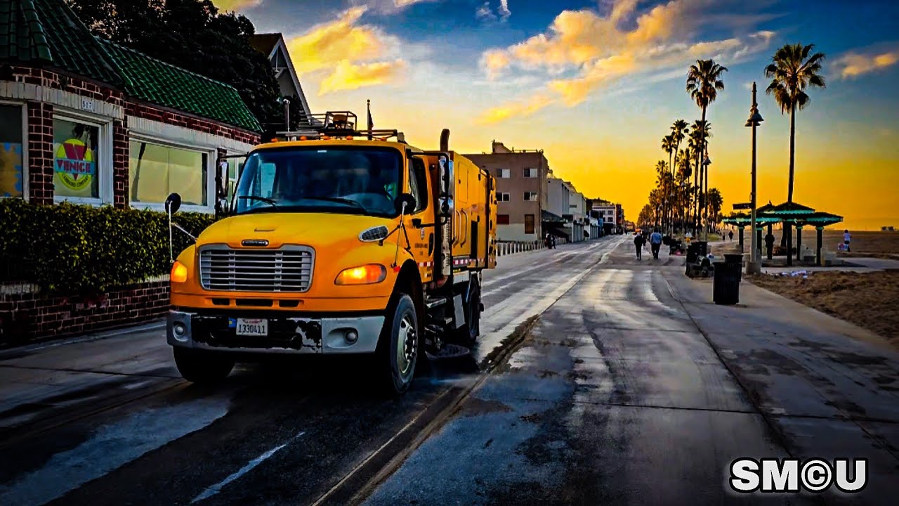 𝐒𝐖𝐄𝐄𝐏𝐈𝐍𝐆 𝐕𝐄𝐍𝐈𝐂𝐄: Crews Battle Wind-Blown Sand to Restore Boardwalk