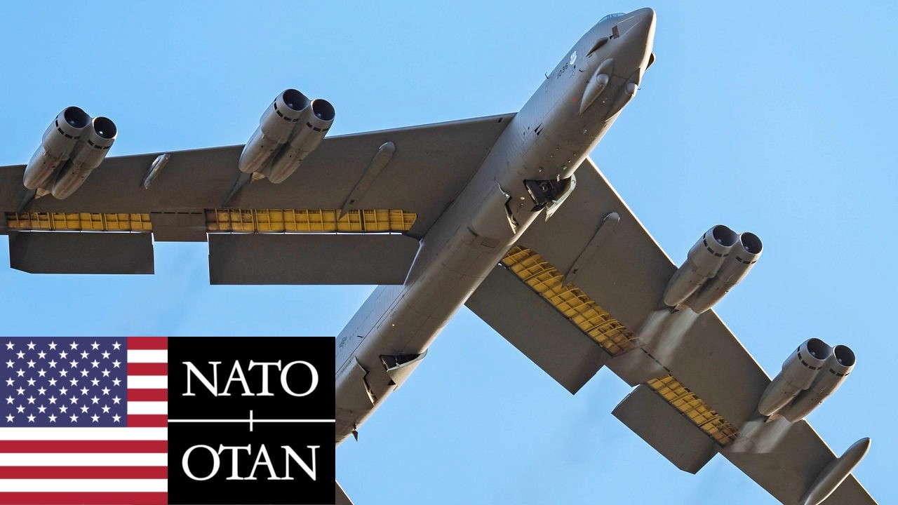 ВВС США, НАТО. Бомбардировщики B-52H во время совместных военных учений в Европе.