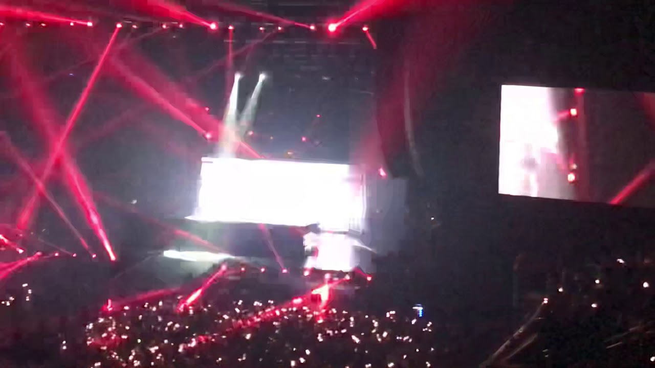 BLACKPINK Lisa solo stage Los Angeles at The Forum