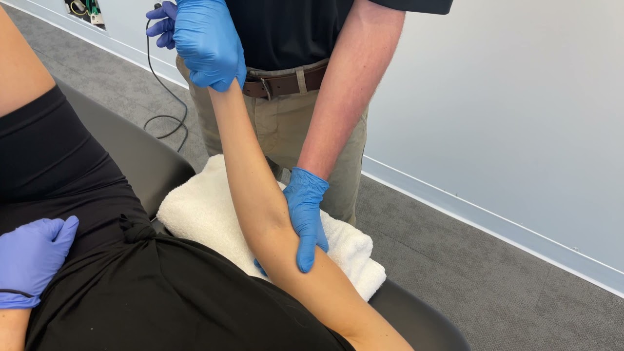 ELBOW - LONGITUDINAL CAUDAL RADIOULNAR GLIDE