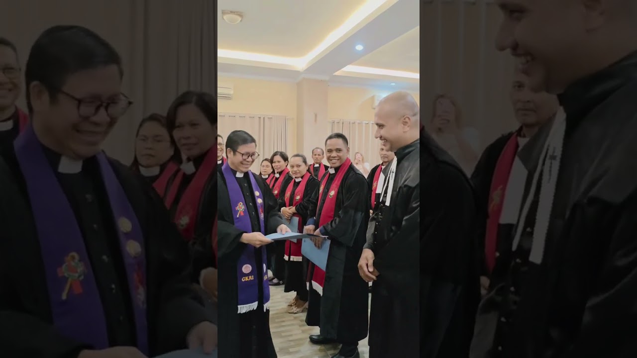 Kelima pendeta yang baru di tahbiskan