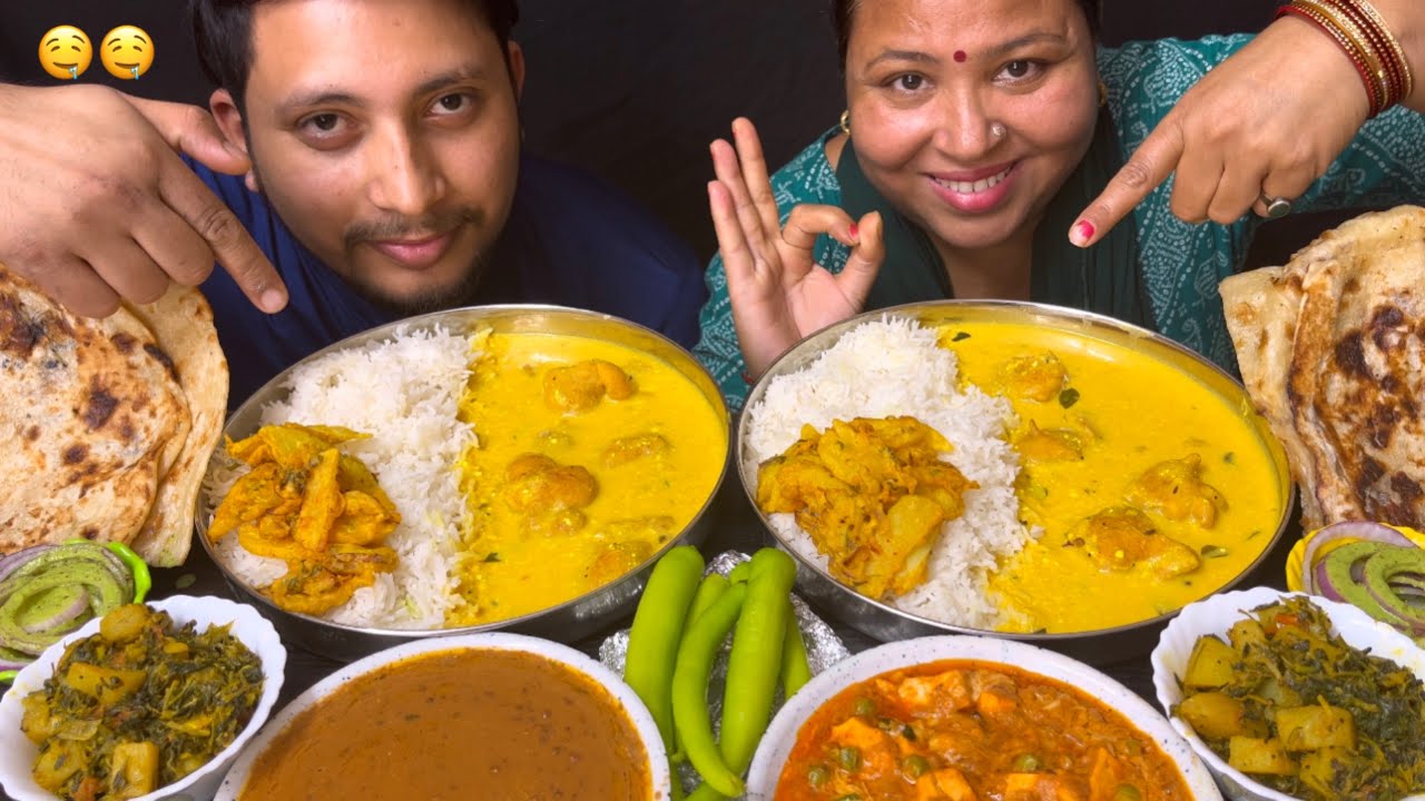 Eating 🔥 Spicy & Yummy Kadi Pakoda, Matar Paneer, Dal Makhani, Butter Naan, Methi Aloo I Foodie Gd