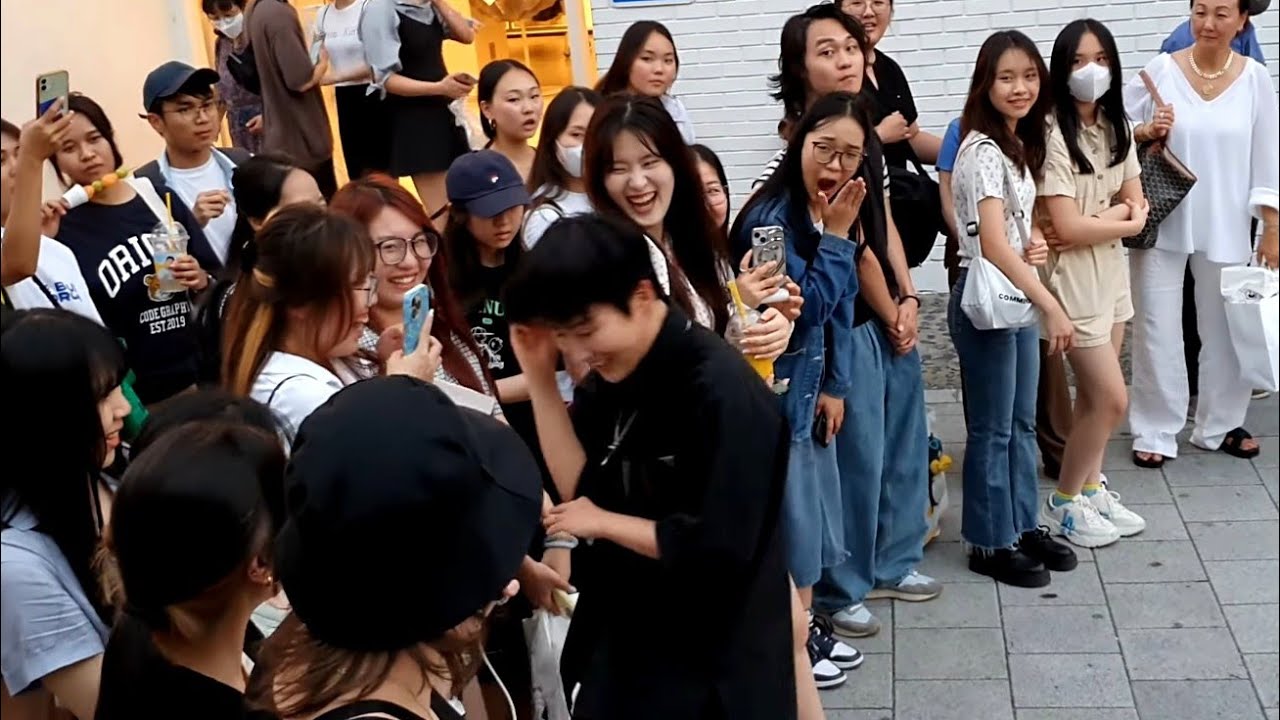 [STREET ARTIST] YU KAGAWA & HYOJIN. INTERACTIVE HONGDAE BUSKING. 230727.
