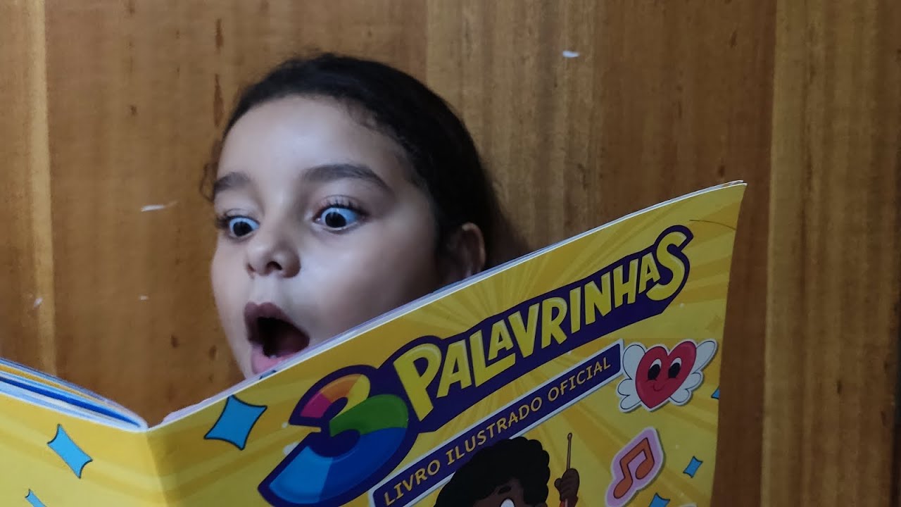 Ganhei um álbum de figurinhas do três palavrinhas. #trespalavrinhas #álbumdefigurinhas