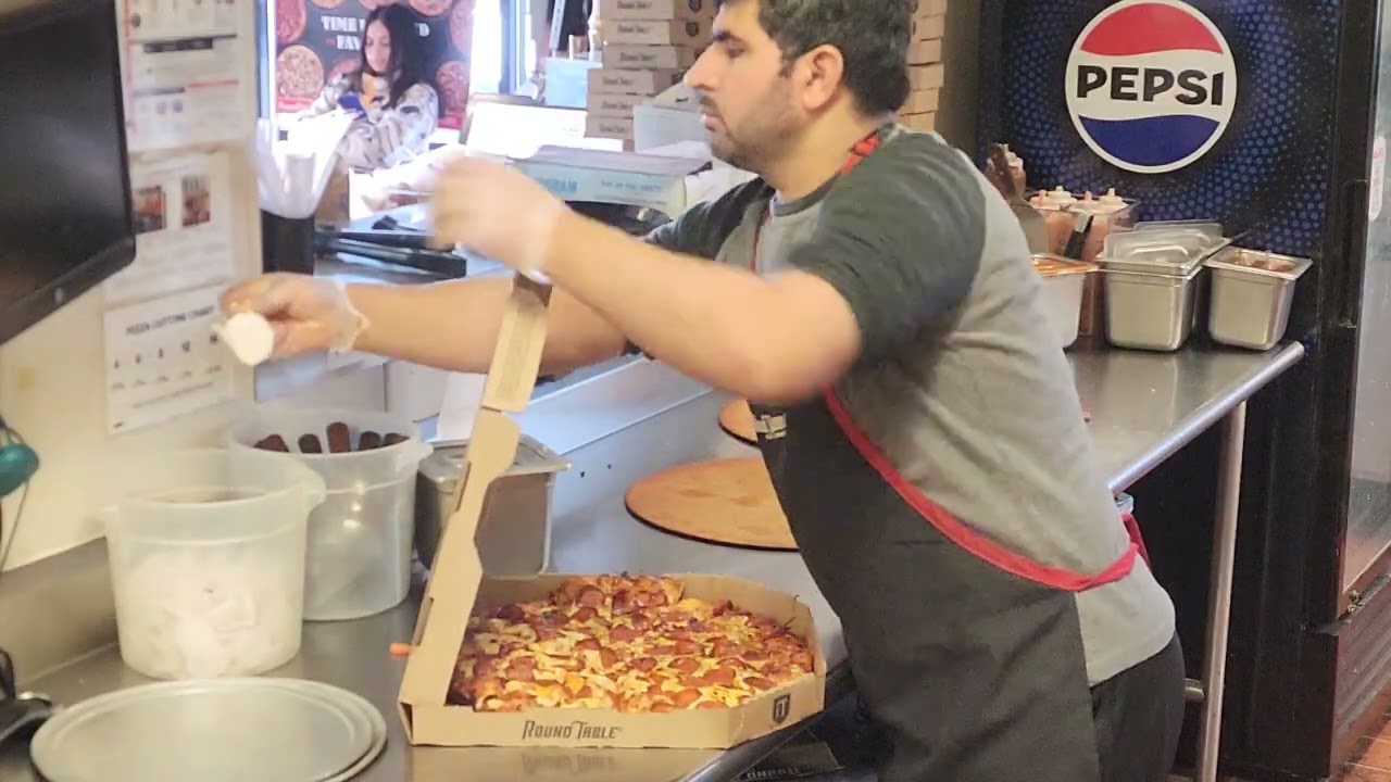 ROUND TABLE PIZZA  